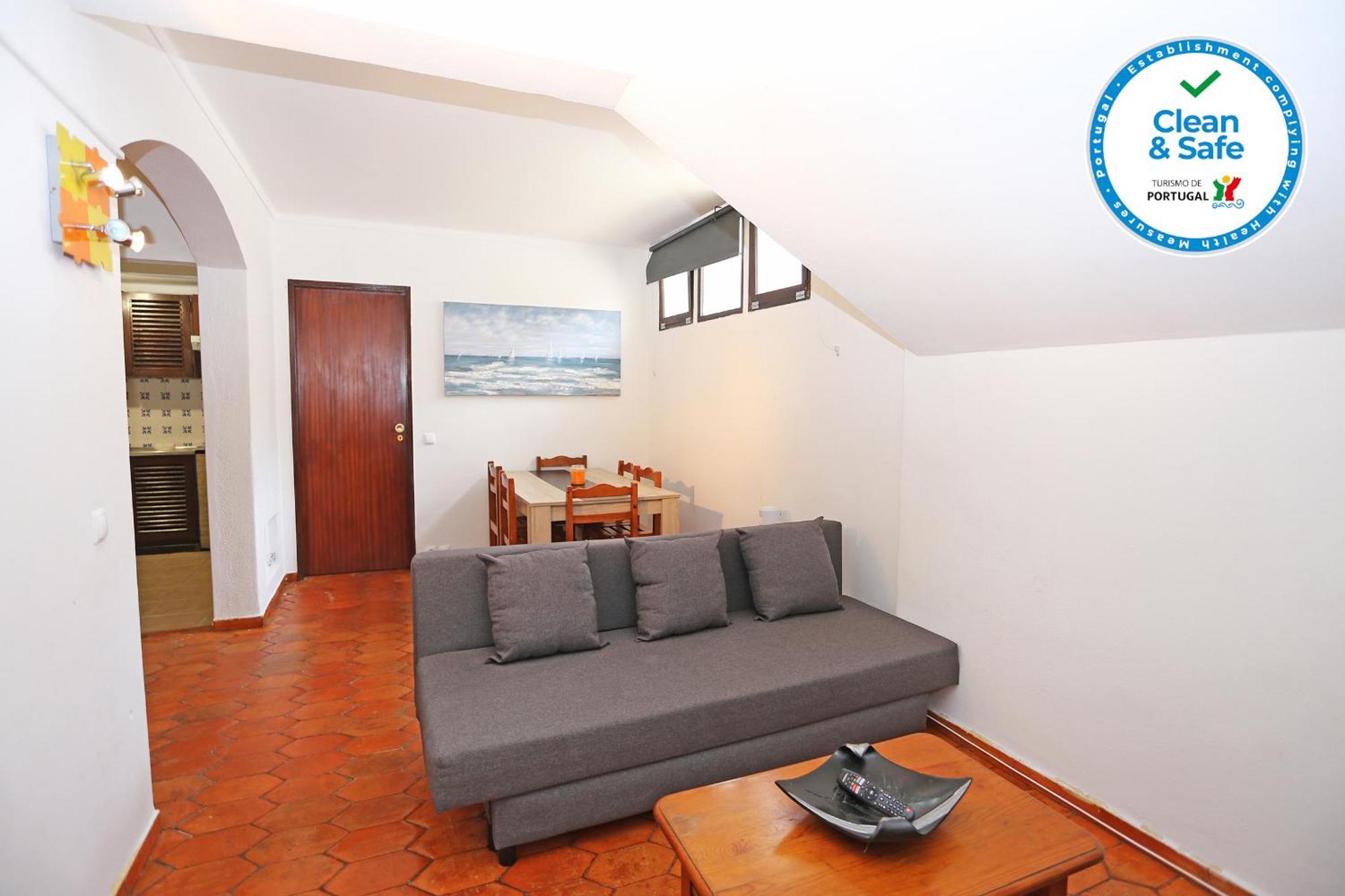 V - Seacliff Apartment *