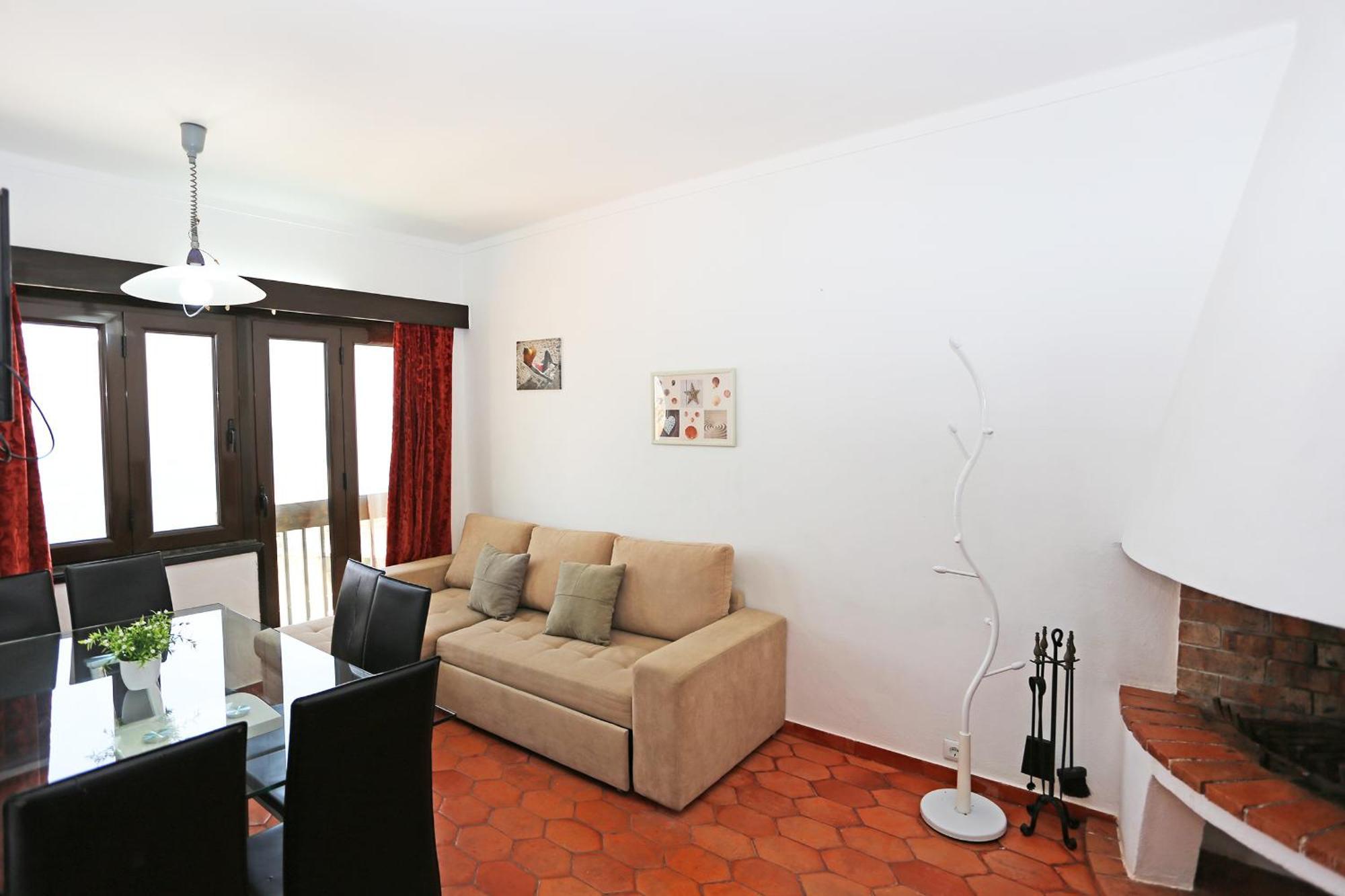 V - Seacliff Apartment