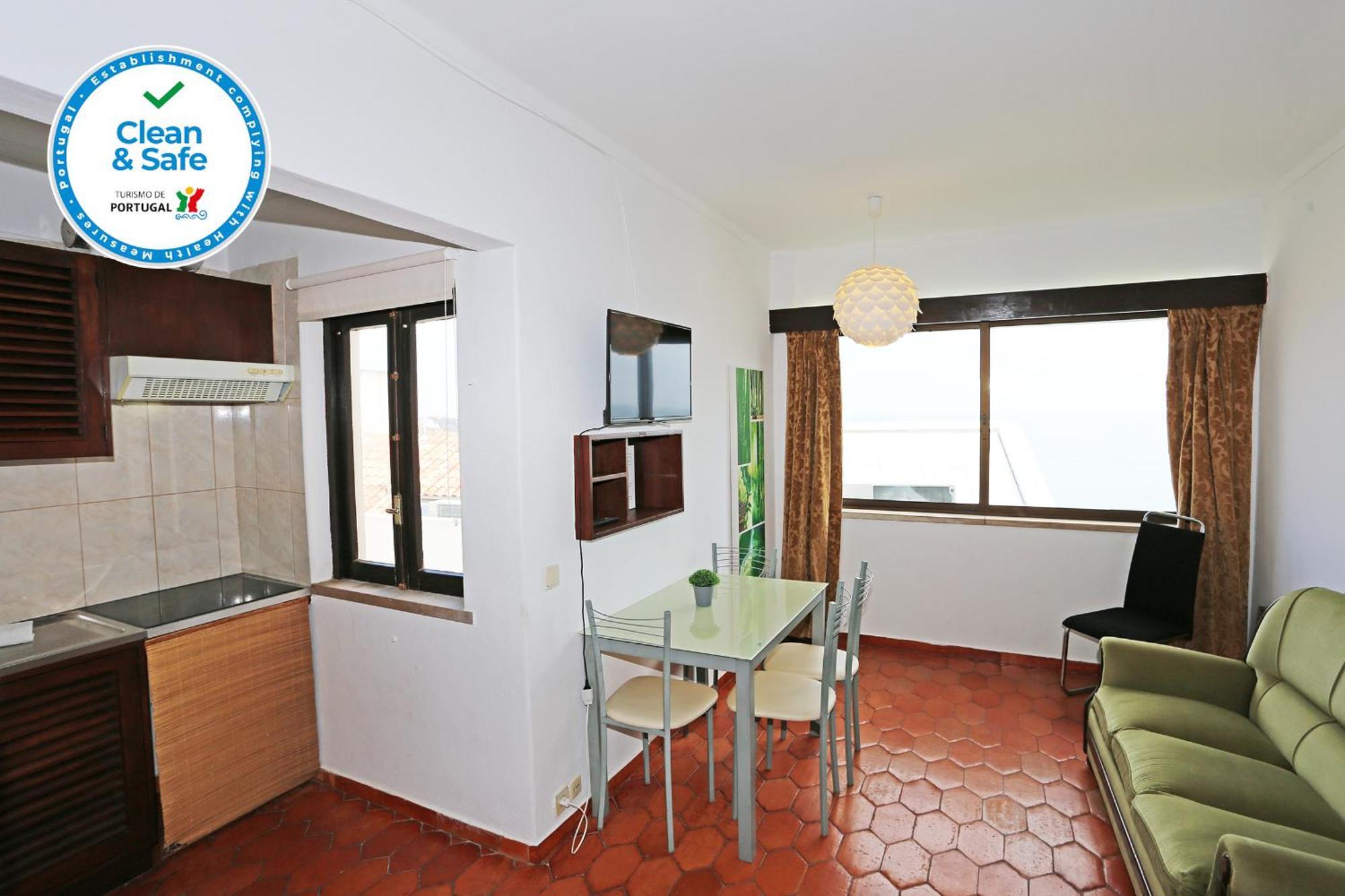 V - Seacliff Apartment