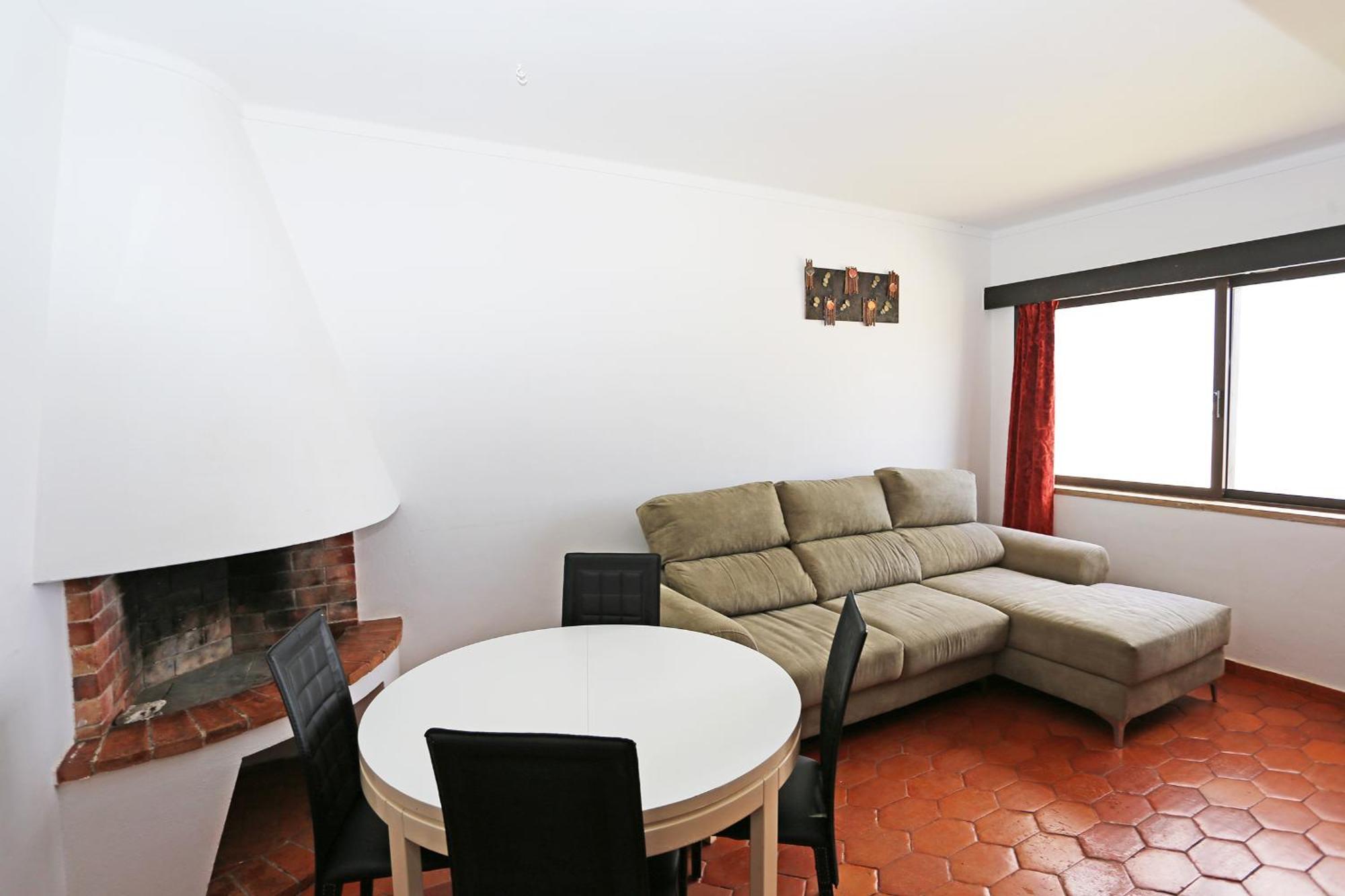 V - Seacliff Apartment