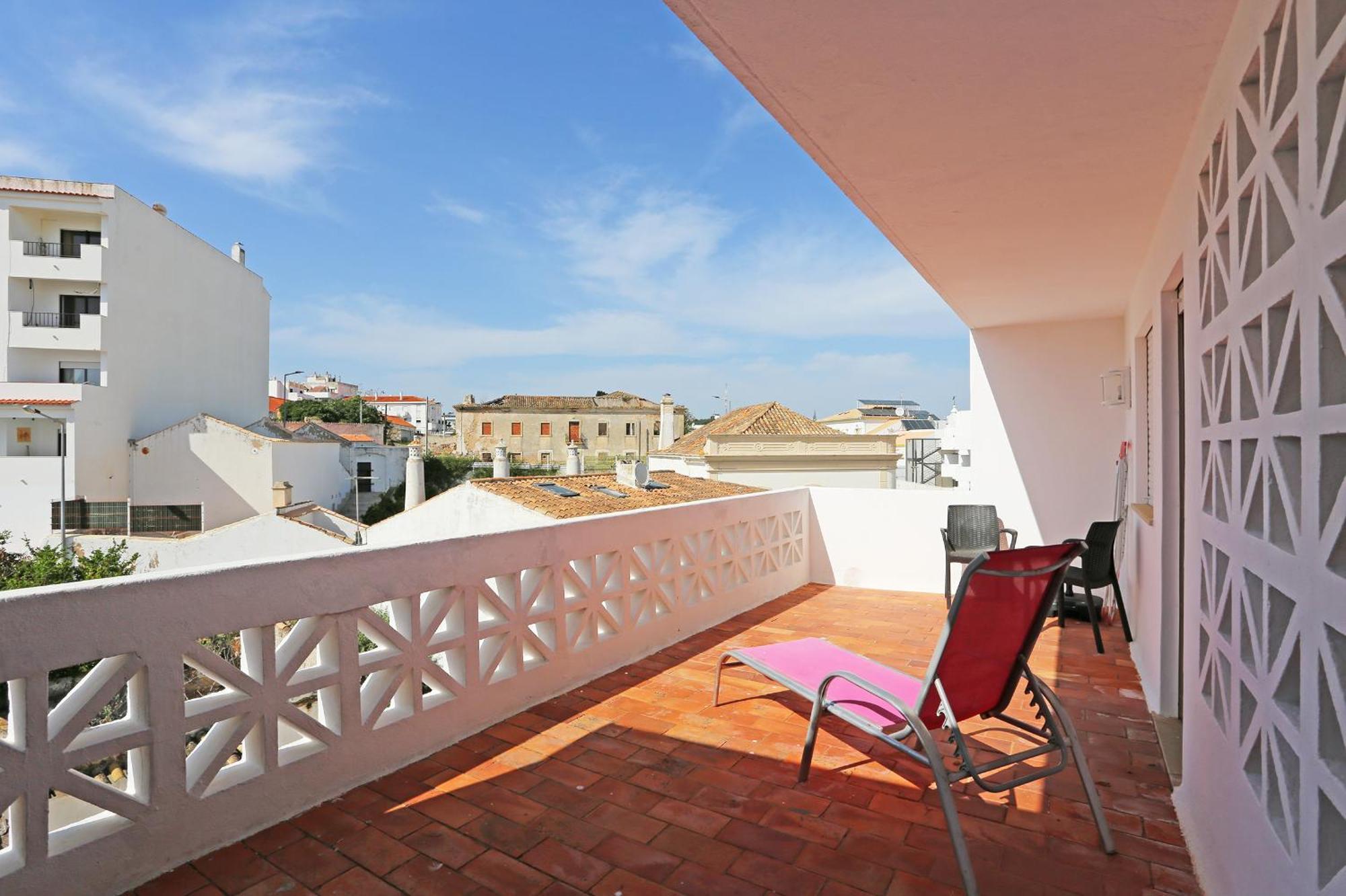 V - Seacliff Apartment